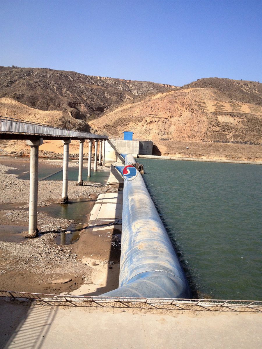 坝长120m，坝高2m，斜坡式充气橡胶坝