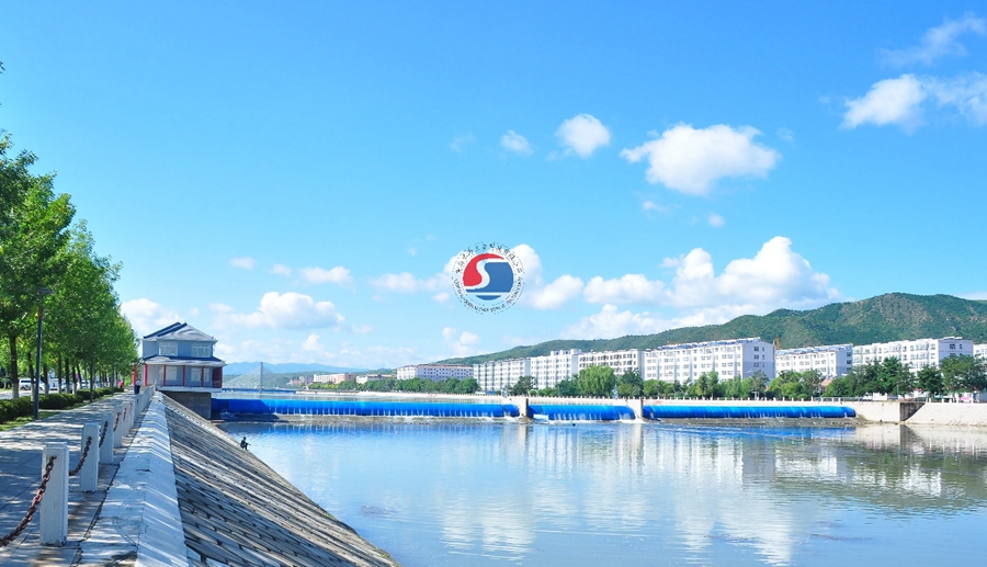 坝长145m，坝高2.3m，枕式充水橡胶坝