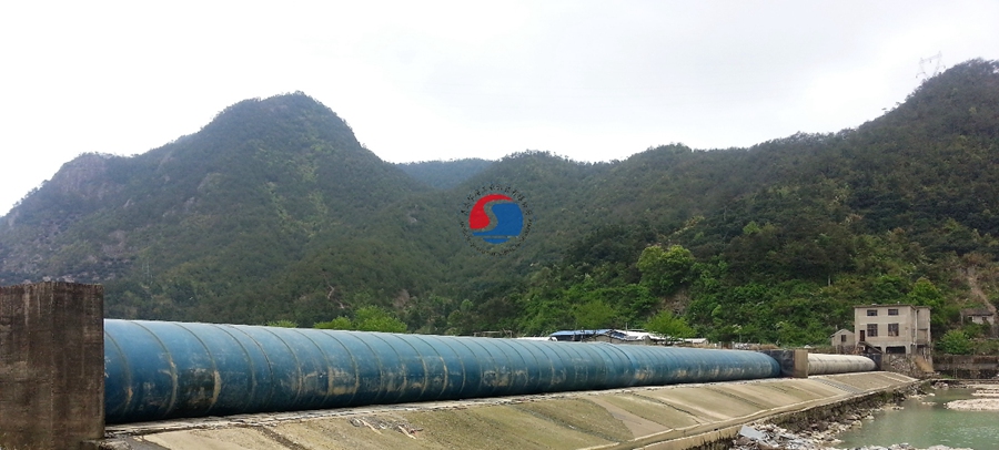 坝长150m，坝高2.8m，枕式充水橡胶坝